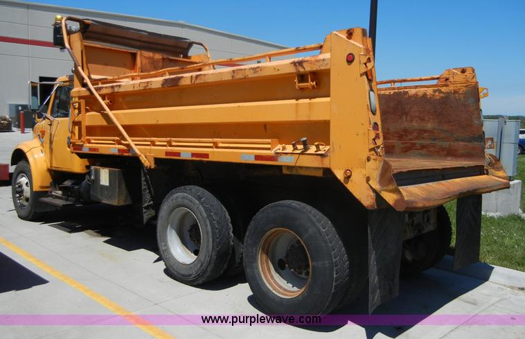image for item 2354 1999 International 4900 dump truck