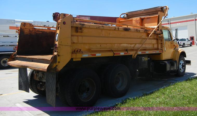 image for item 2354 1999 International 4900 dump truck
