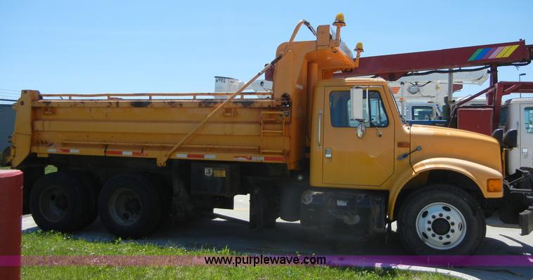 image for item 2354 1999 International 4900 dump truck