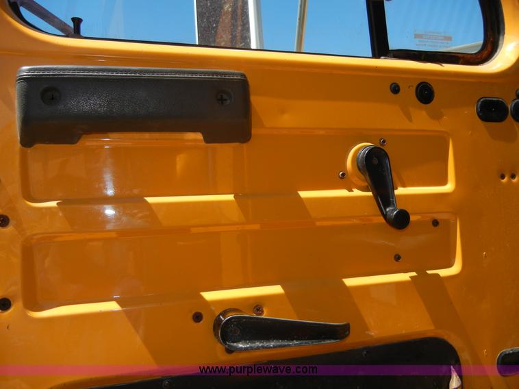 image for item 2354 1999 International 4900 dump truck