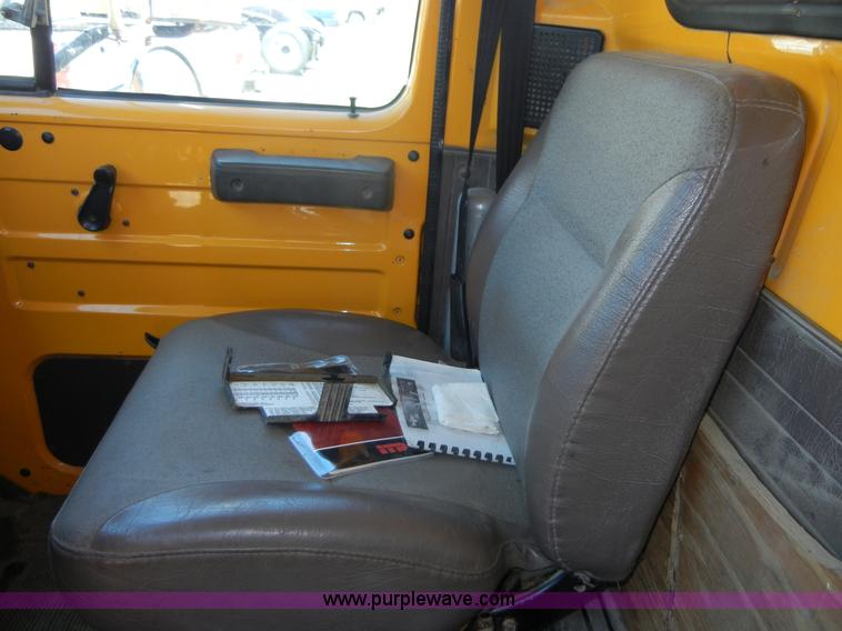 image for item 2354 1999 International 4900 dump truck