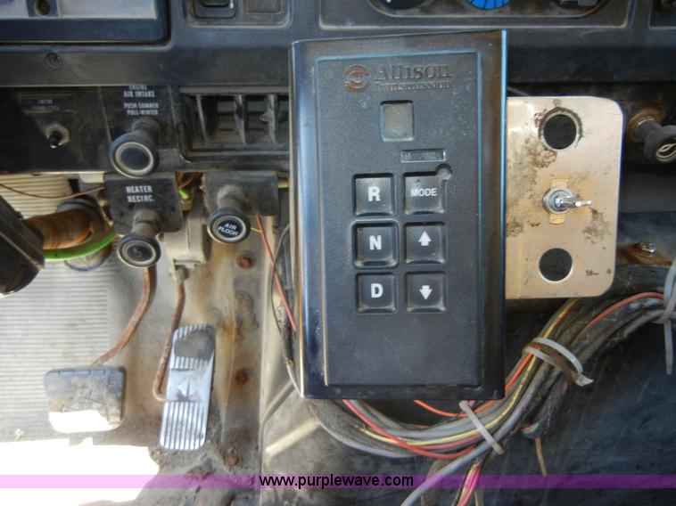 image for item 2354 1999 International 4900 dump truck