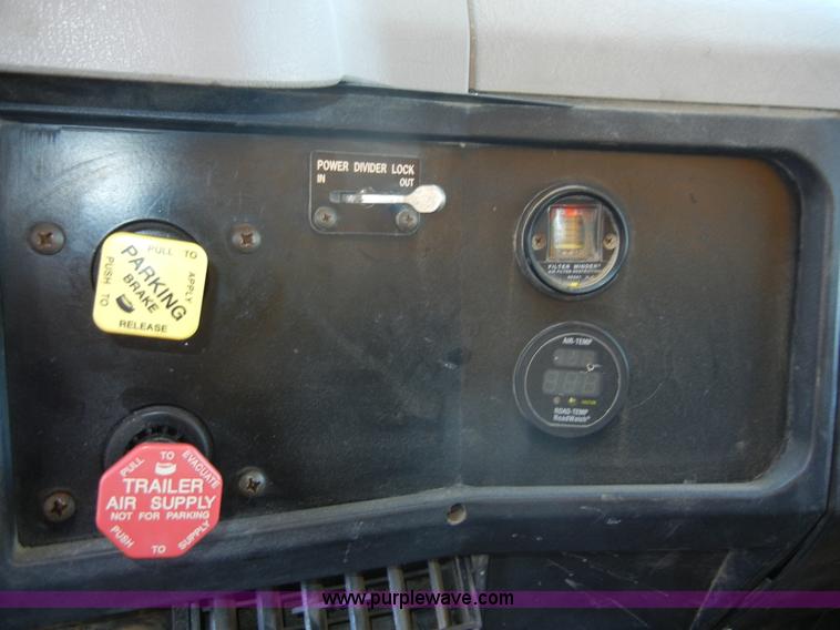 image for item 2354 1999 International 4900 dump truck