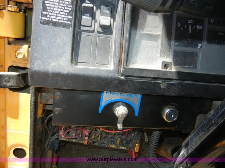 image for item 2354 1999 International 4900 dump truck