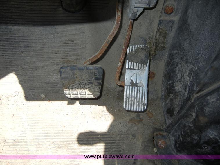 image for item 2354 1999 International 4900 dump truck