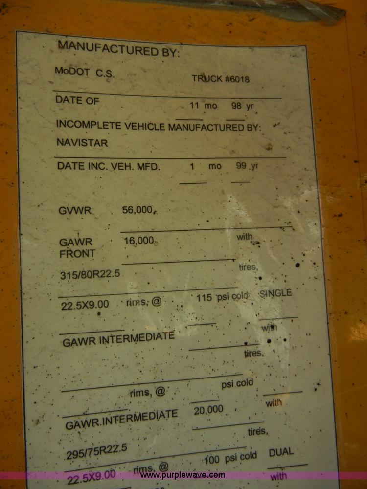 image for item 2354 1999 International 4900 dump truck