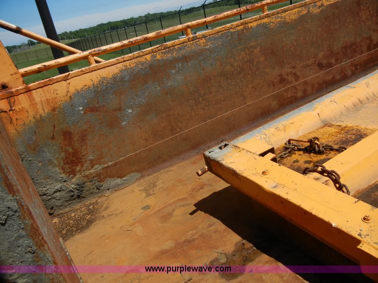 image for item 2354 1999 International 4900 dump truck