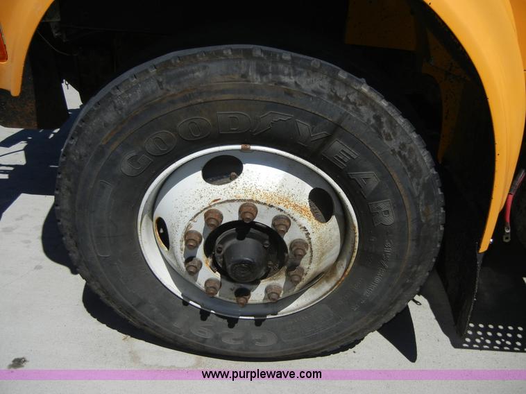 image for item 2354 1999 International 4900 dump truck