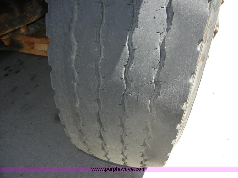 image for item 2354 1999 International 4900 dump truck