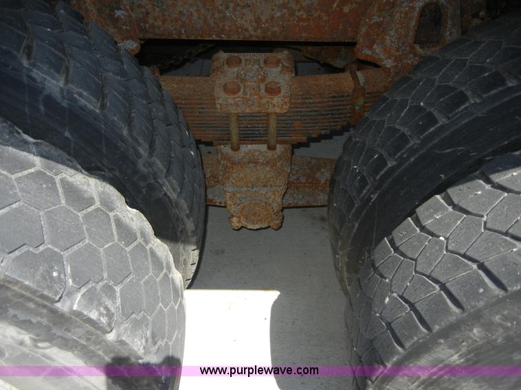 image for item 2354 1999 International 4900 dump truck