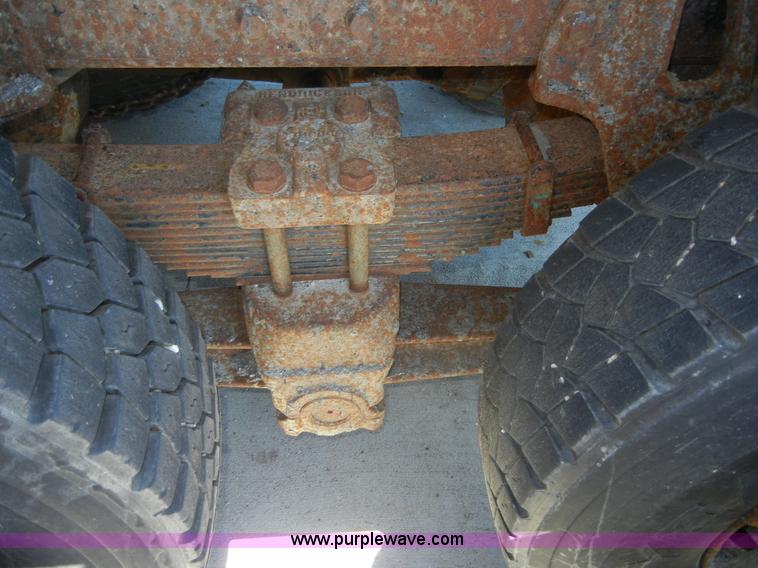 image for item 2354 1999 International 4900 dump truck