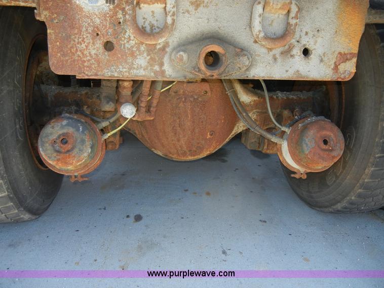 image for item 2354 1999 International 4900 dump truck