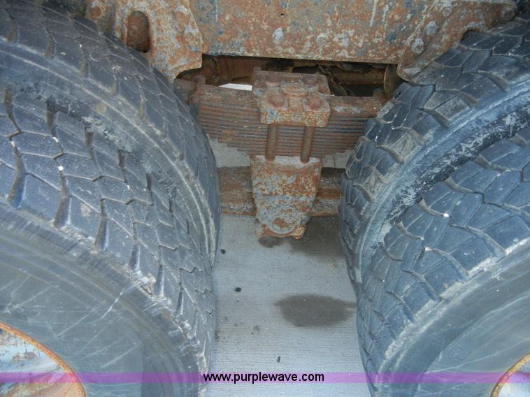 image for item 2354 1999 International 4900 dump truck