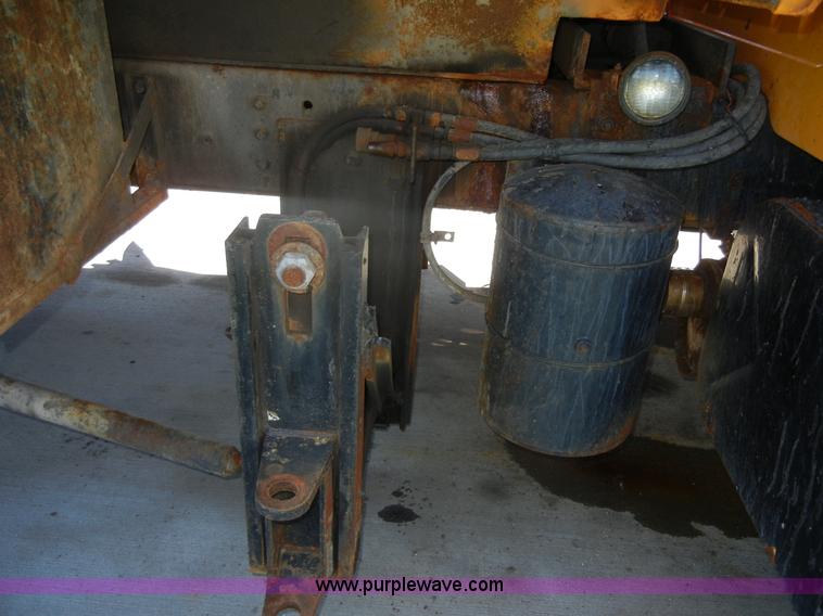 image for item 2354 1999 International 4900 dump truck