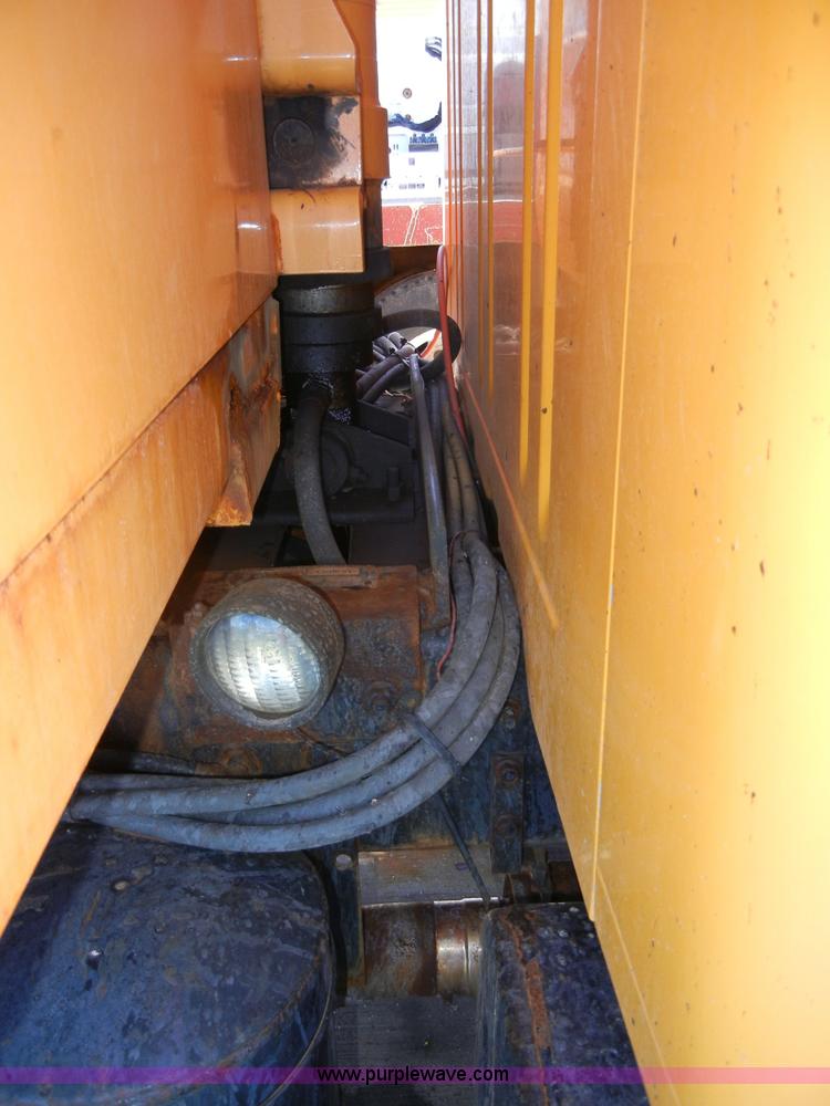 image for item 2354 1999 International 4900 dump truck