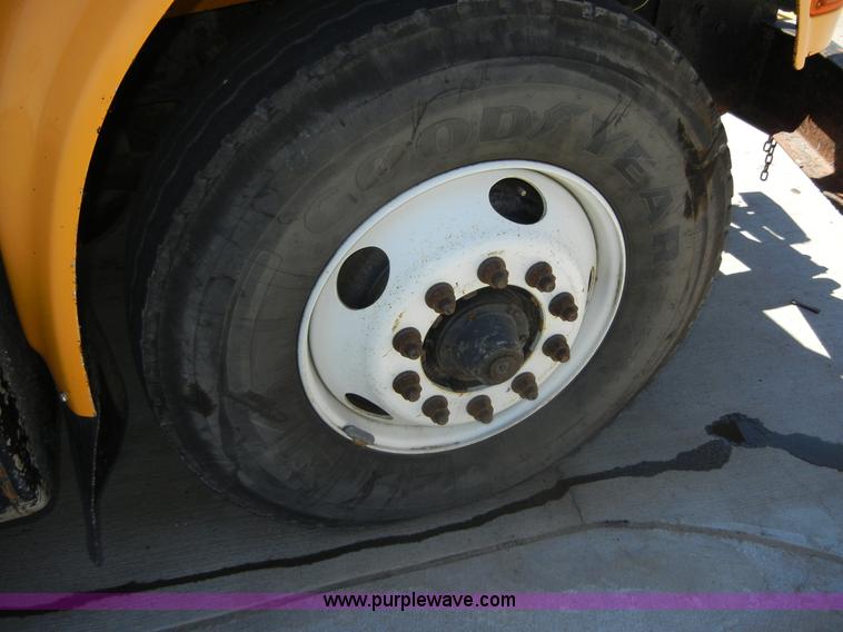 image for item 2354 1999 International 4900 dump truck