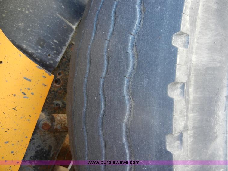 image for item 2354 1999 International 4900 dump truck