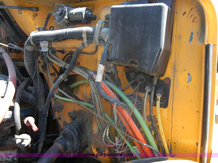 image for item 2354 1999 International 4900 dump truck