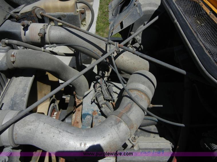 image for item 2354 1999 International 4900 dump truck