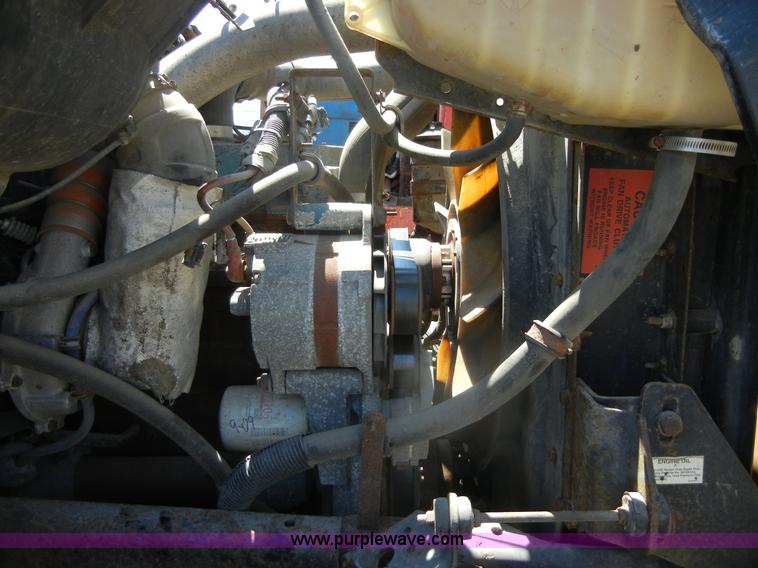 image for item 2354 1999 International 4900 dump truck