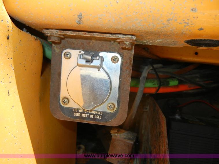 image for item 2354 1999 International 4900 dump truck