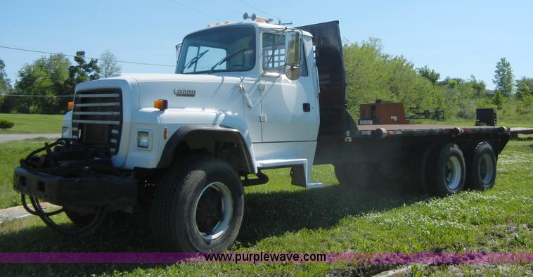 image for item 2356 1992 Ford LT8000 flatbed semi truck