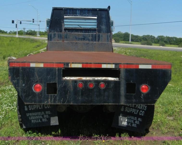image for item 2356 1992 Ford LT8000 flatbed semi truck