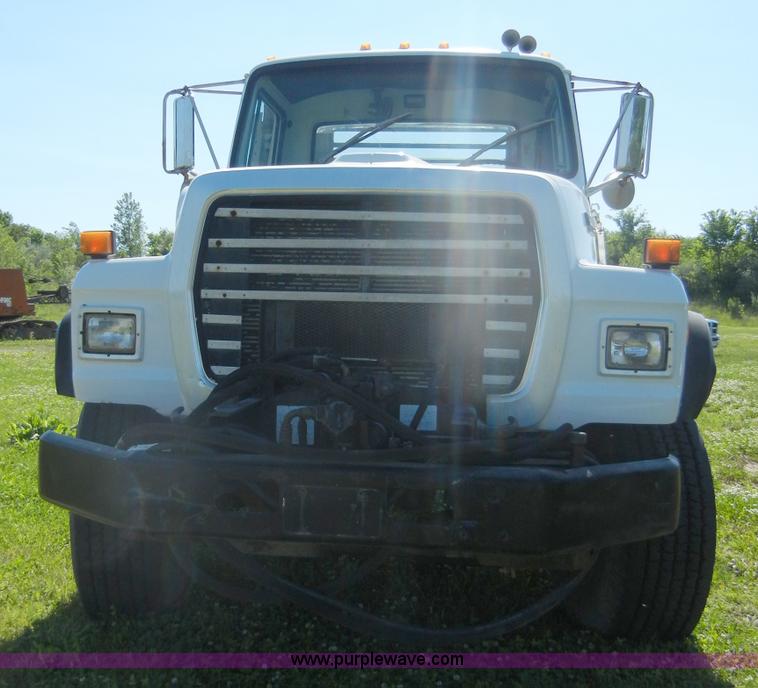 image for item 2356 1992 Ford LT8000 flatbed semi truck