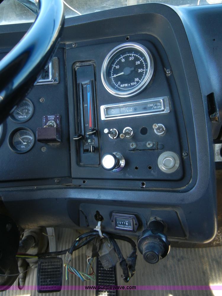 image for item 2356 1992 Ford LT8000 flatbed semi truck