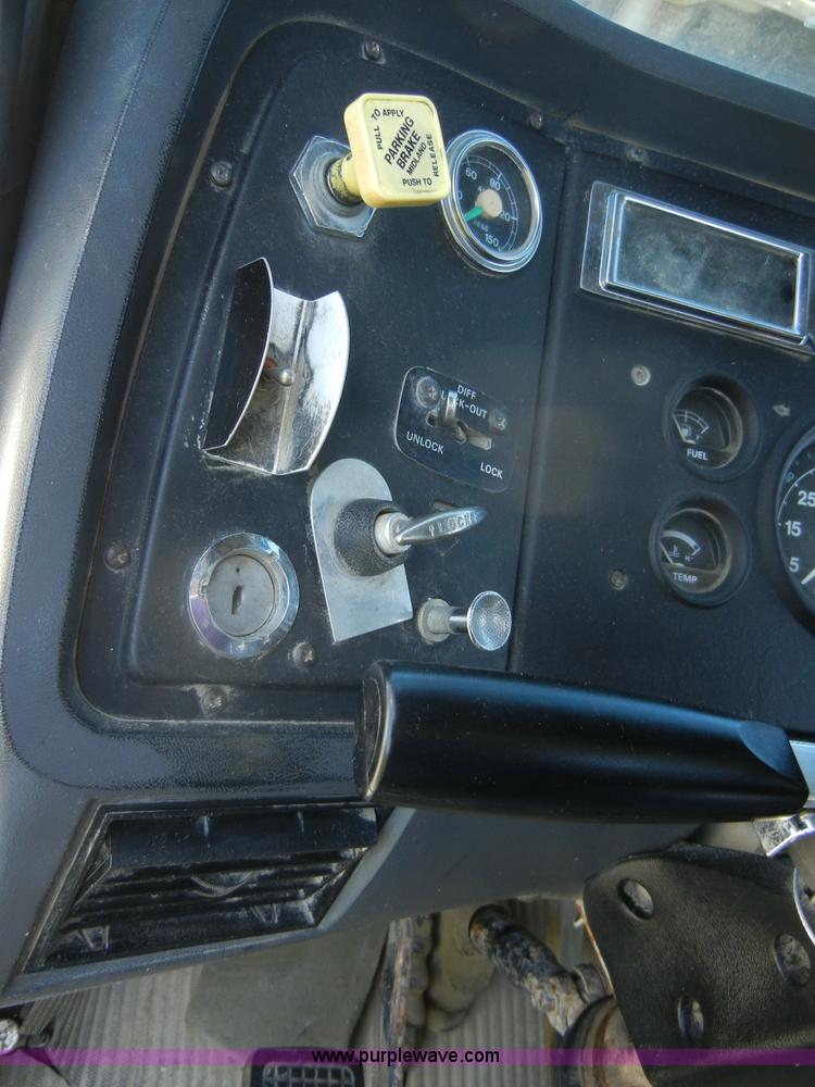 image for item 2356 1992 Ford LT8000 flatbed semi truck