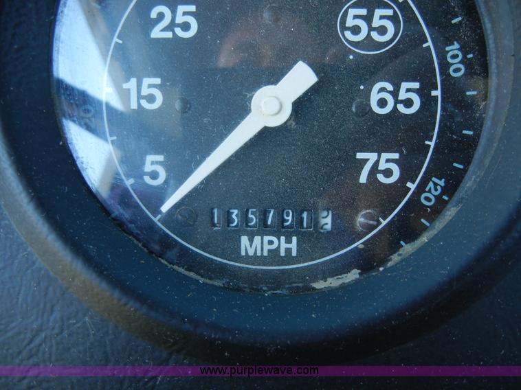 image for item 2356 1992 Ford LT8000 flatbed semi truck