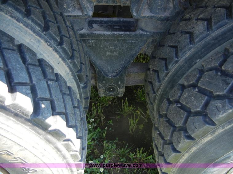 image for item 2356 1992 Ford LT8000 flatbed semi truck