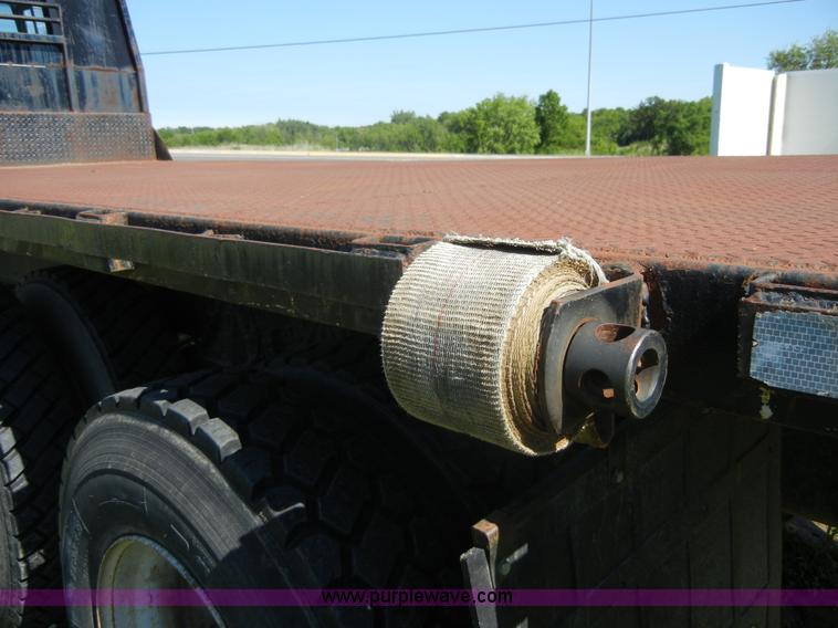 image for item 2356 1992 Ford LT8000 flatbed semi truck