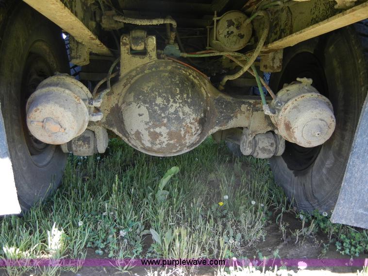 image for item 2356 1992 Ford LT8000 flatbed semi truck