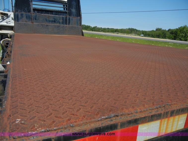 image for item 2356 1992 Ford LT8000 flatbed semi truck