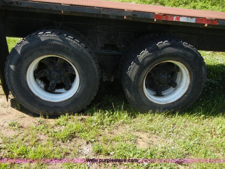 image for item 2356 1992 Ford LT8000 flatbed semi truck