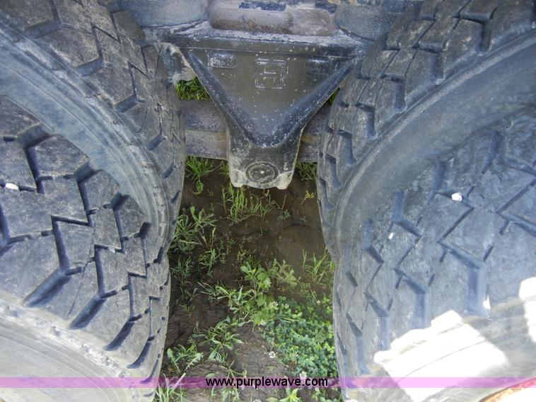 image for item 2356 1992 Ford LT8000 flatbed semi truck