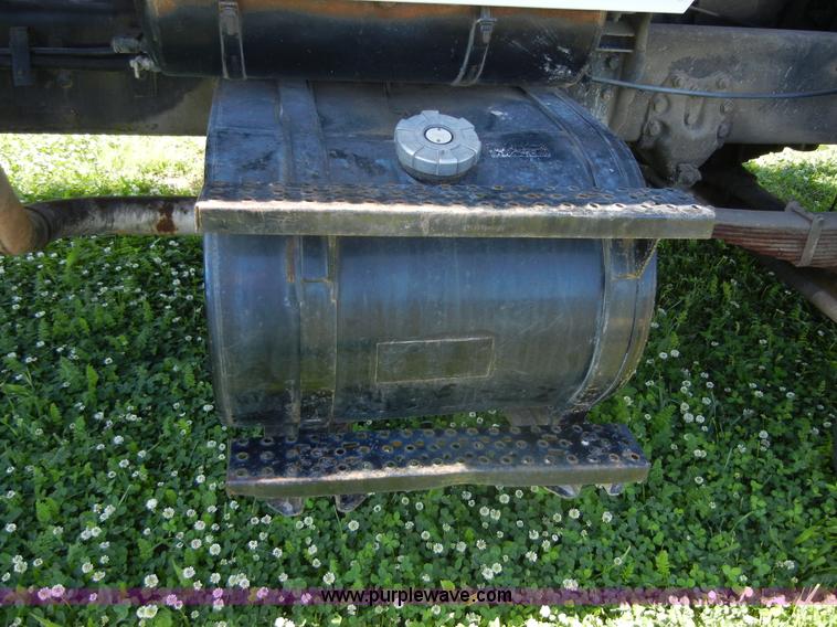 image for item 2356 1992 Ford LT8000 flatbed semi truck