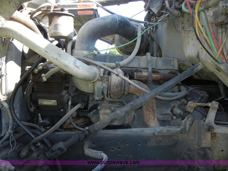 image for item 2356 1992 Ford LT8000 flatbed semi truck