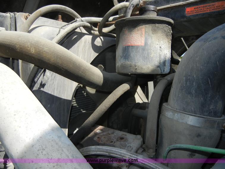 image for item 2356 1992 Ford LT8000 flatbed semi truck