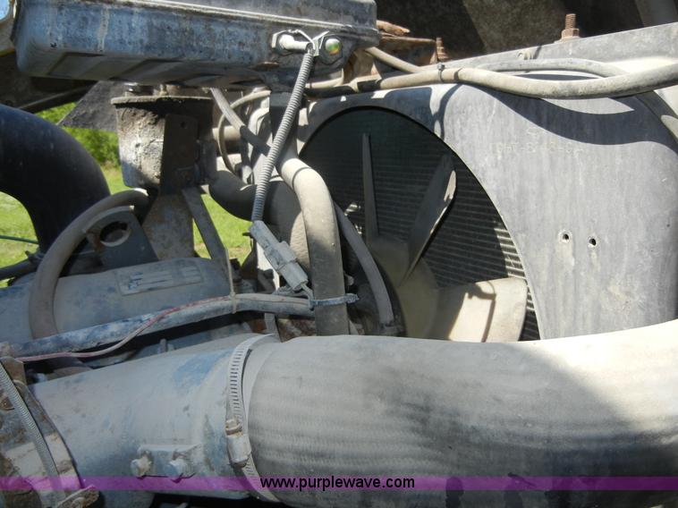 image for item 2356 1992 Ford LT8000 flatbed semi truck