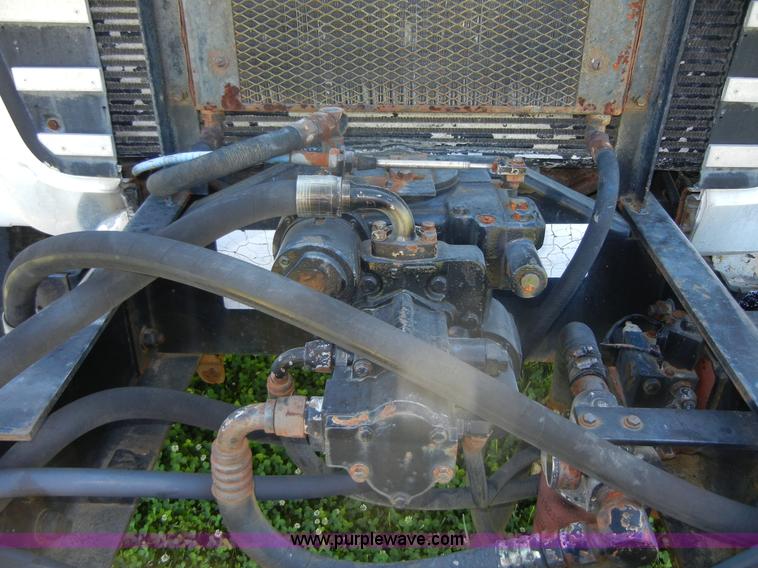 image for item 2356 1992 Ford LT8000 flatbed semi truck