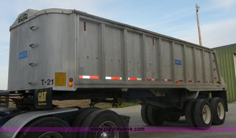 image for item 2358 1990 Mate 26' dump trailer
