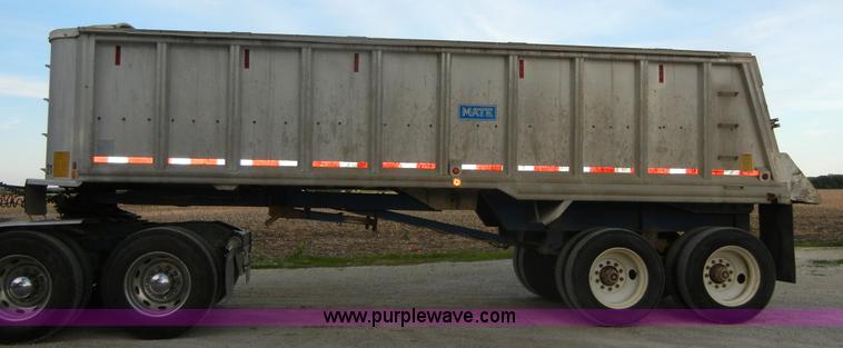 image for item 2358 1990 Mate 26' dump trailer