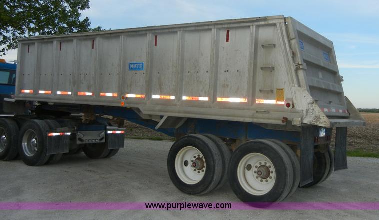image for item 2358 1990 Mate 26' dump trailer