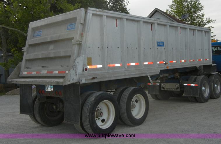 image for item 2358 1990 Mate 26' dump trailer