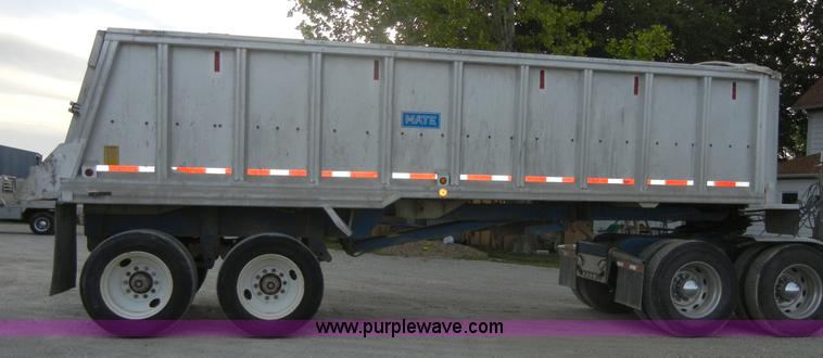 image for item 2358 1990 Mate 26' dump trailer
