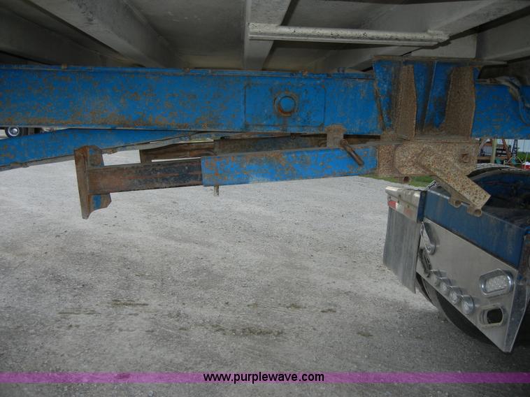 image for item 2358 1990 Mate 26' dump trailer