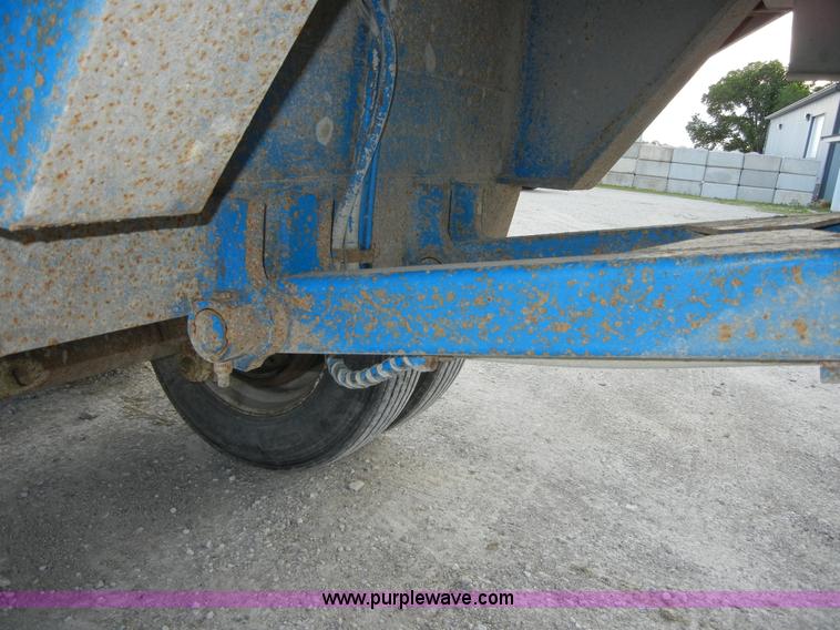 image for item 2358 1990 Mate 26' dump trailer
