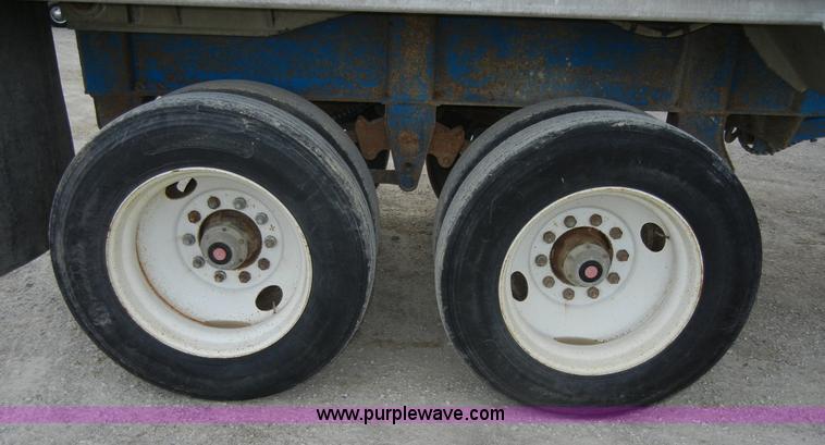 image for item 2358 1990 Mate 26' dump trailer